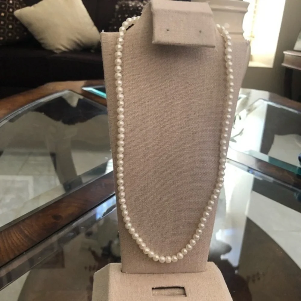 Vintage Faux Pearl Necklace - Picture 2 of 5